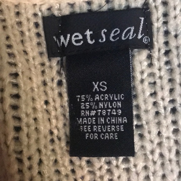 Wet Seal sweater - Picture 5 of 5